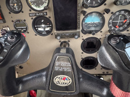 12-35W-pilot-yoke